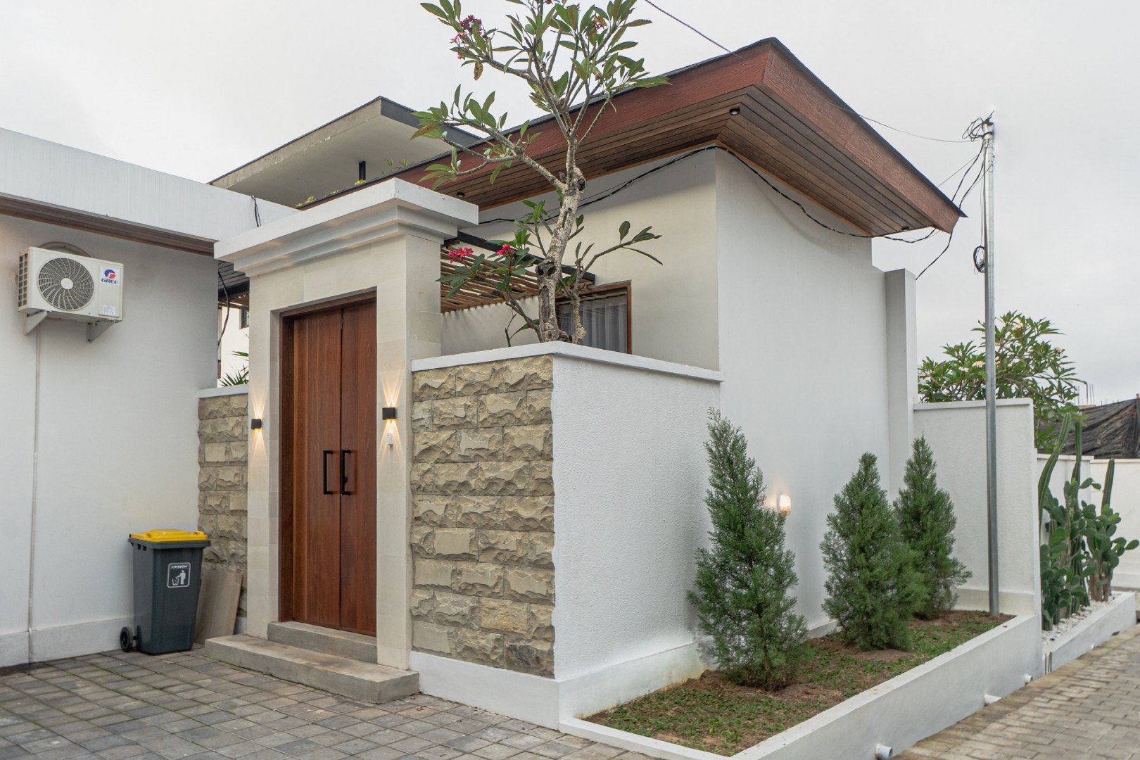 Cypress Villa by ZUZU 1/37