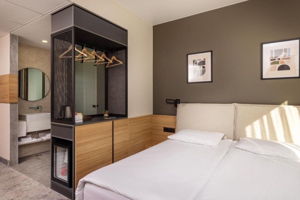 B1 Downtown Hotel 9/54