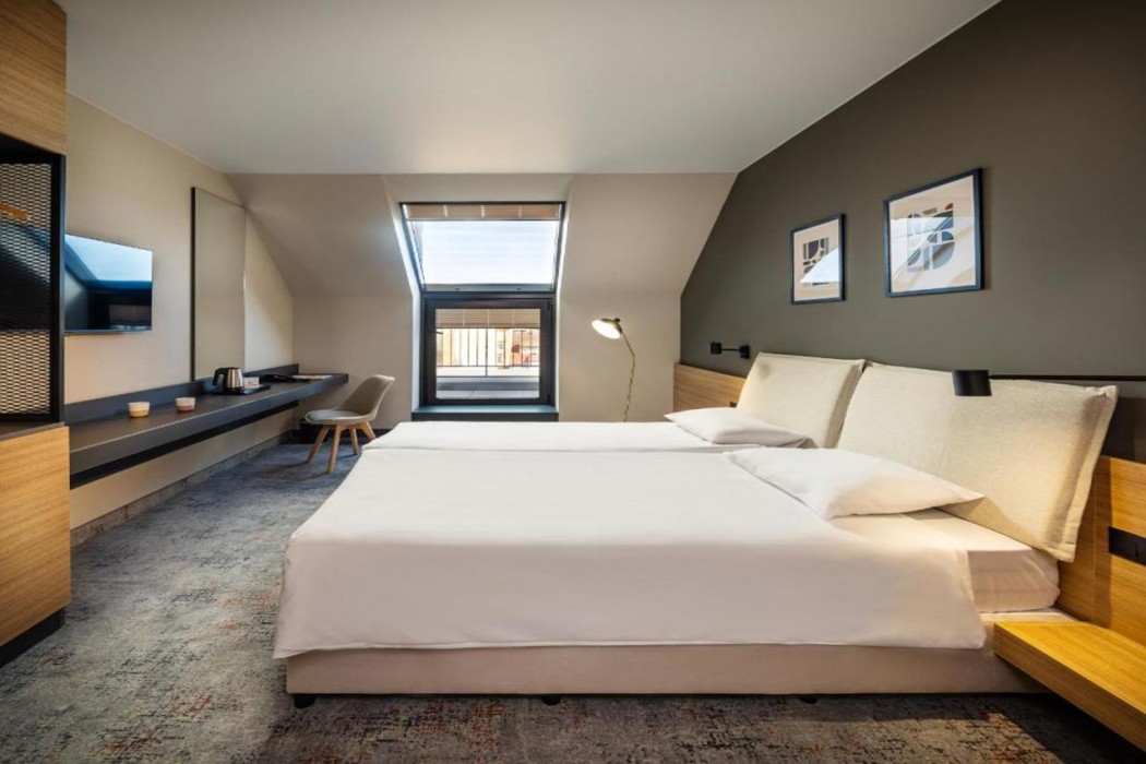 B1 Downtown Hotel 10/54