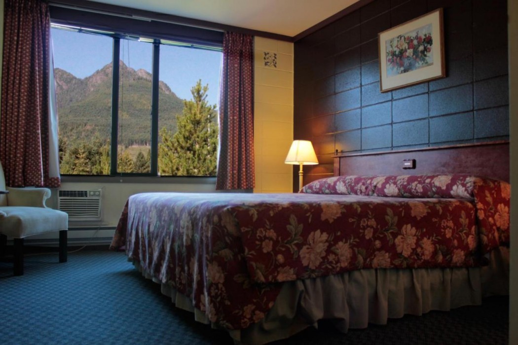 Baymont by Wyndham Gold River 13/60
