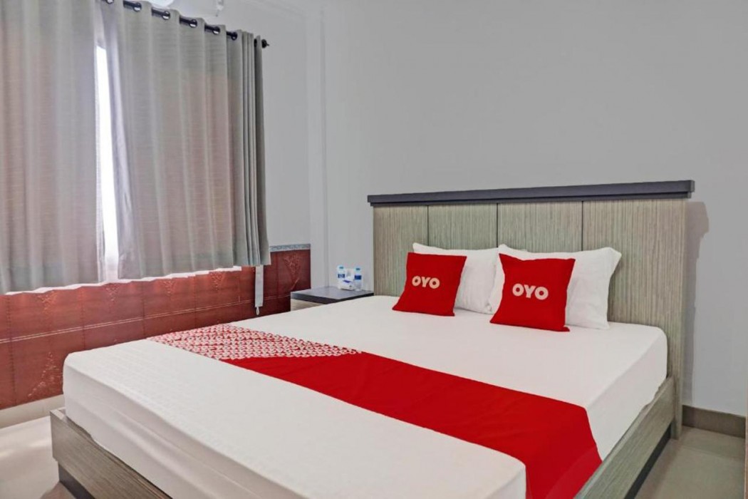 Super OYO 92518 De Luna Hotel 9/27