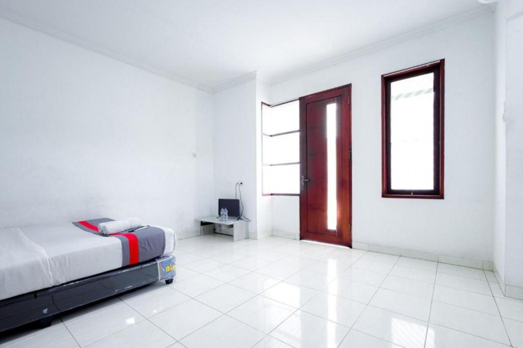 Super OYO 91535 J&b Rooms Tomang 8/35