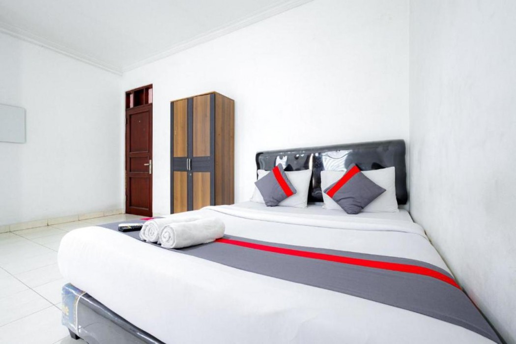Super OYO 91535 J&b Rooms Tomang 9/35