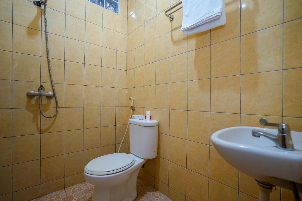 Super OYO 1844 Bravo Residence 15/39