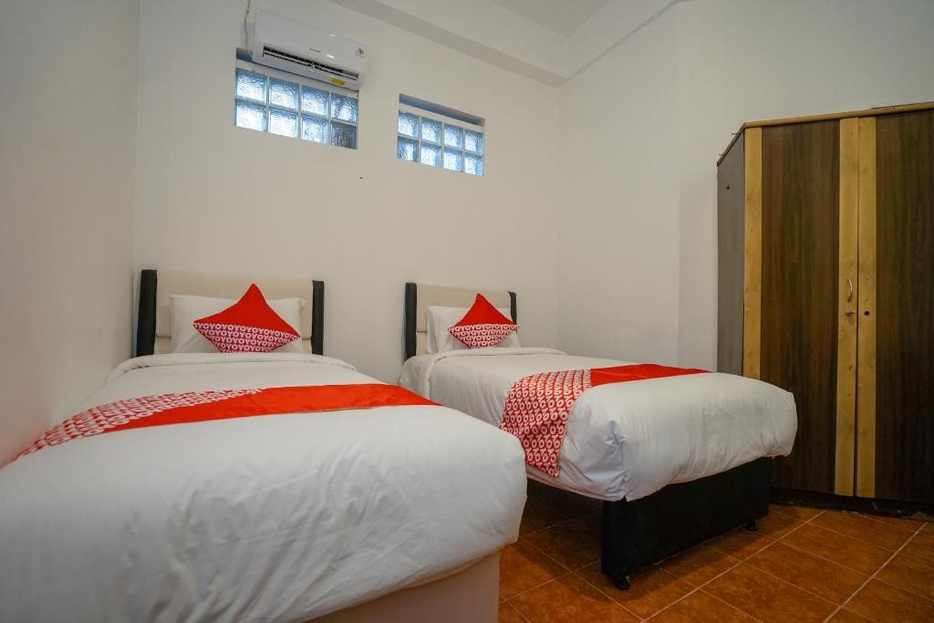 Room at Super OYO 1844 Bravo Residence, PANGKALPINANG