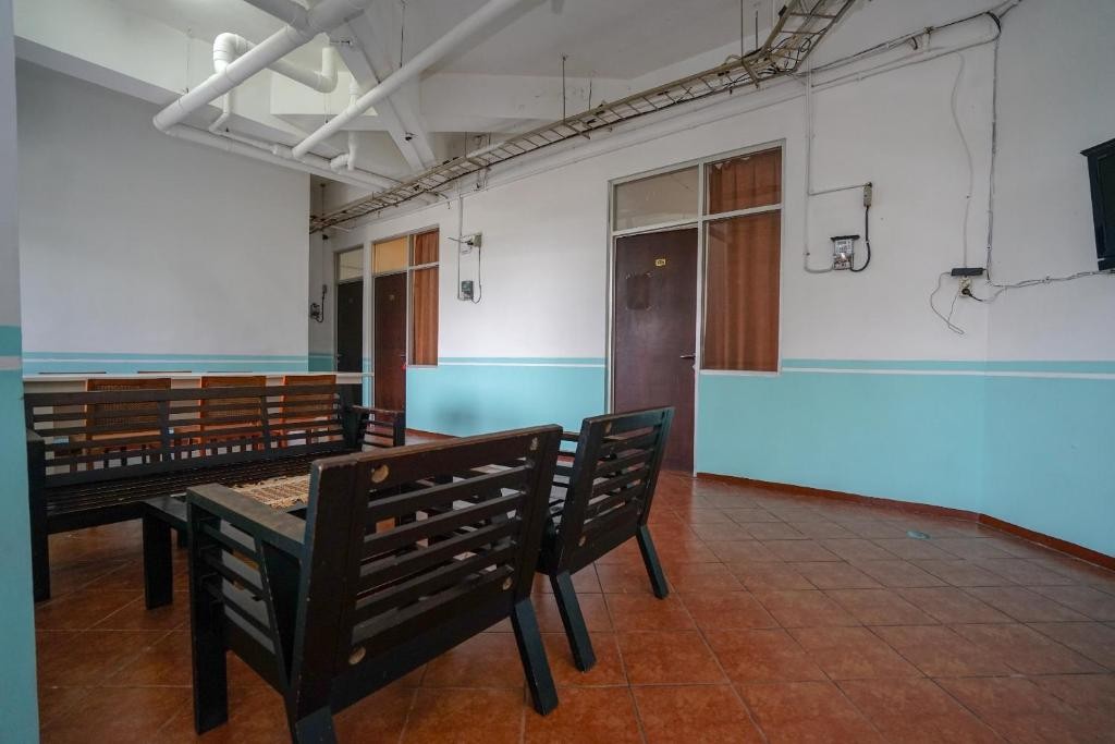 Super OYO 1844 Bravo Residence 25/39