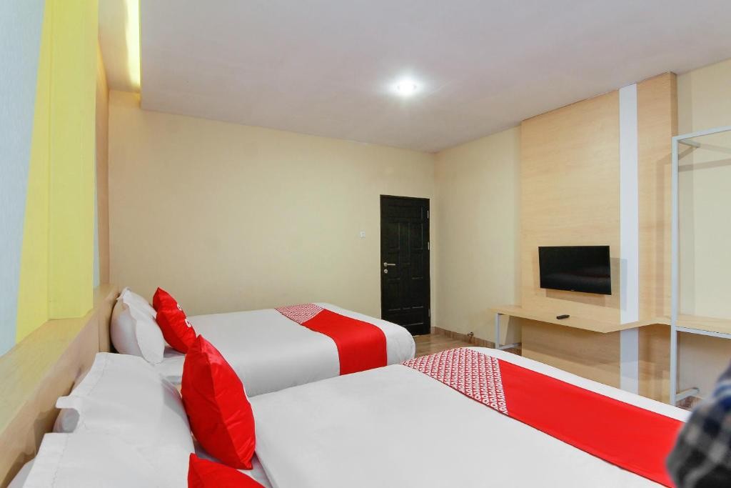 Capital O 3476 Millenium Inn 7/41