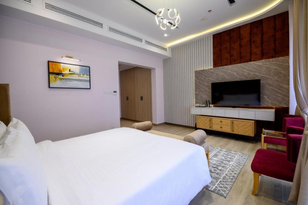 Rumanza by Pearl Continental 9/56