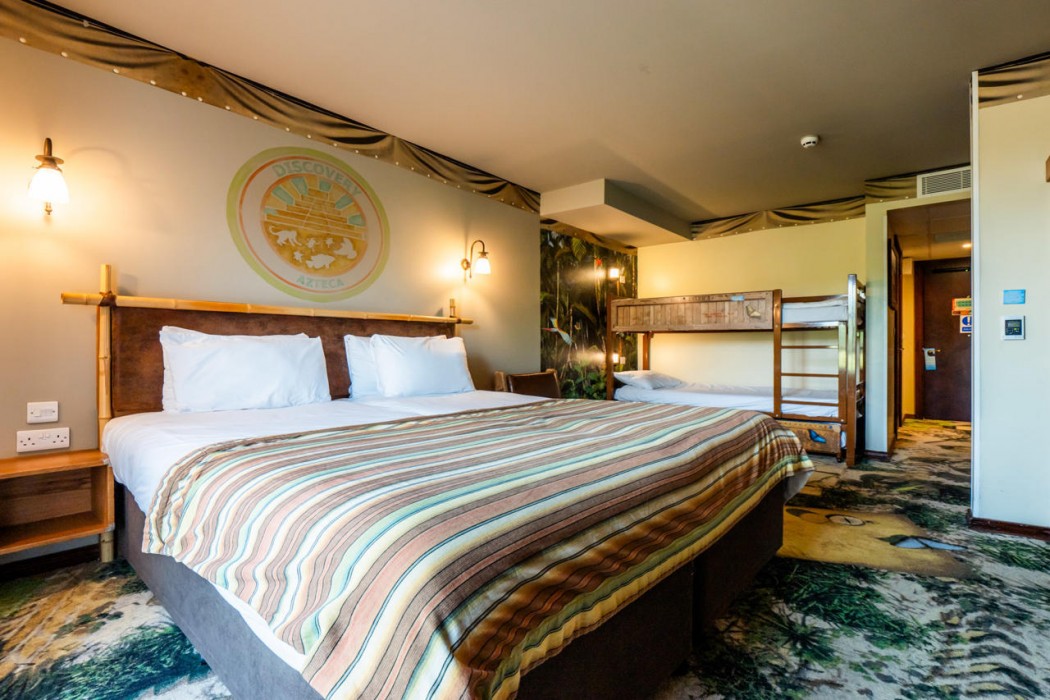 Chessington Resort Hotels 12/90