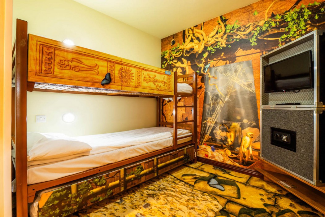 Chessington Resort Hotels 19/90