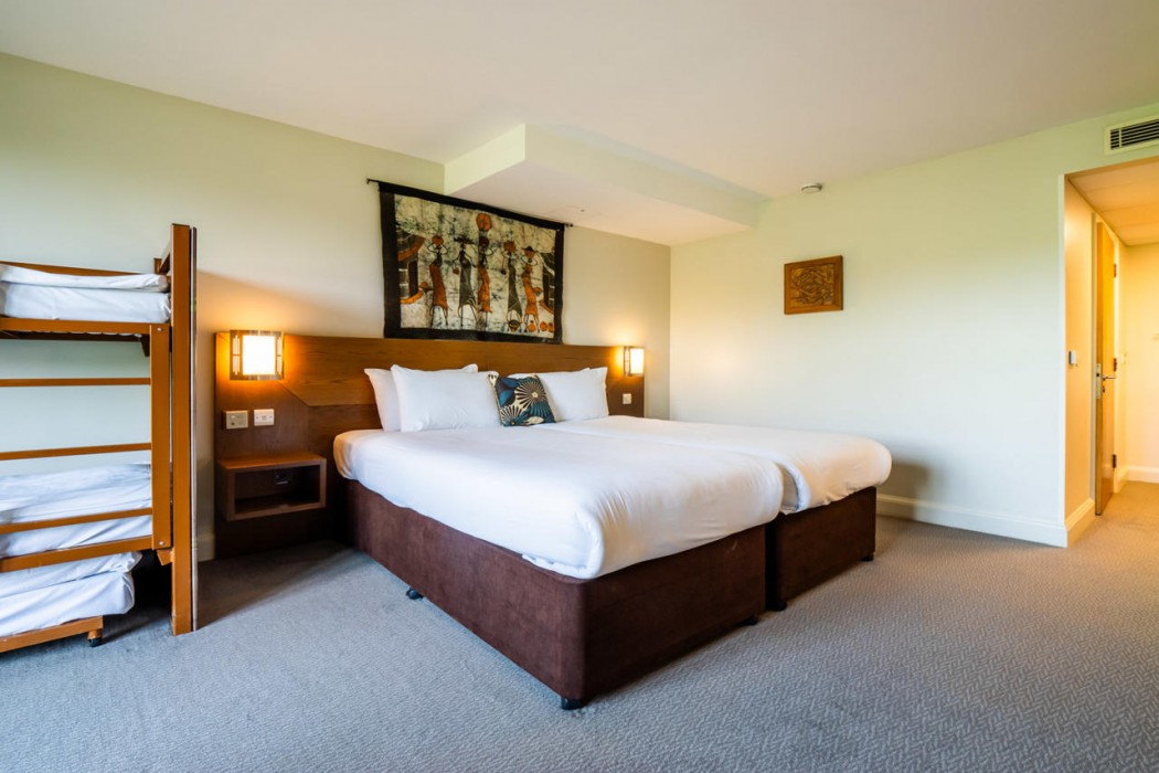 Chessington Resort Hotels 25/90