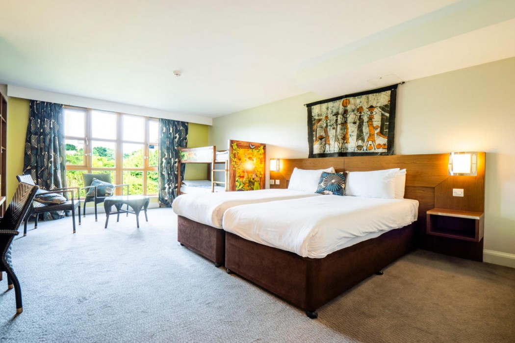 Chessington Resort Hotels 35/90