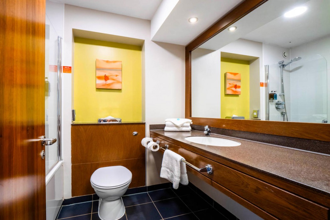 Chessington Resort Hotels 38/90