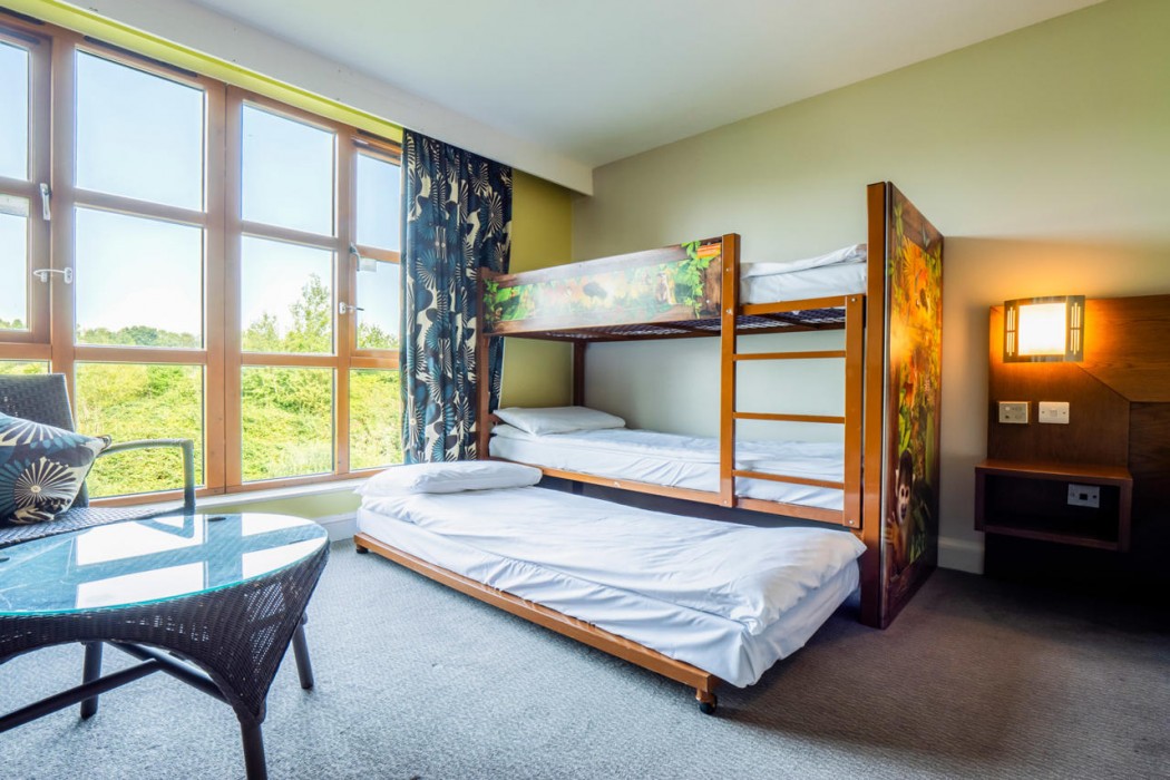 Chessington Resort Hotels 33/90
