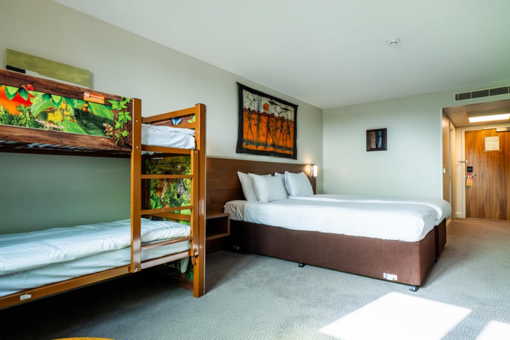 Chessington Resort Hotels 32/90