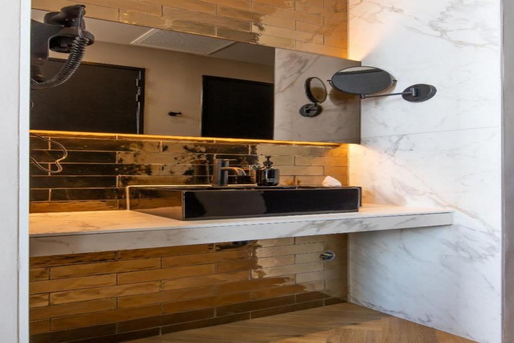Monument Hotel 3/36