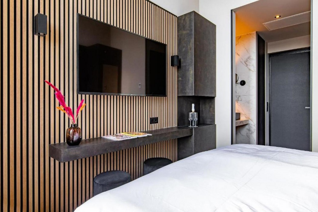 Monument Hotel 12/36