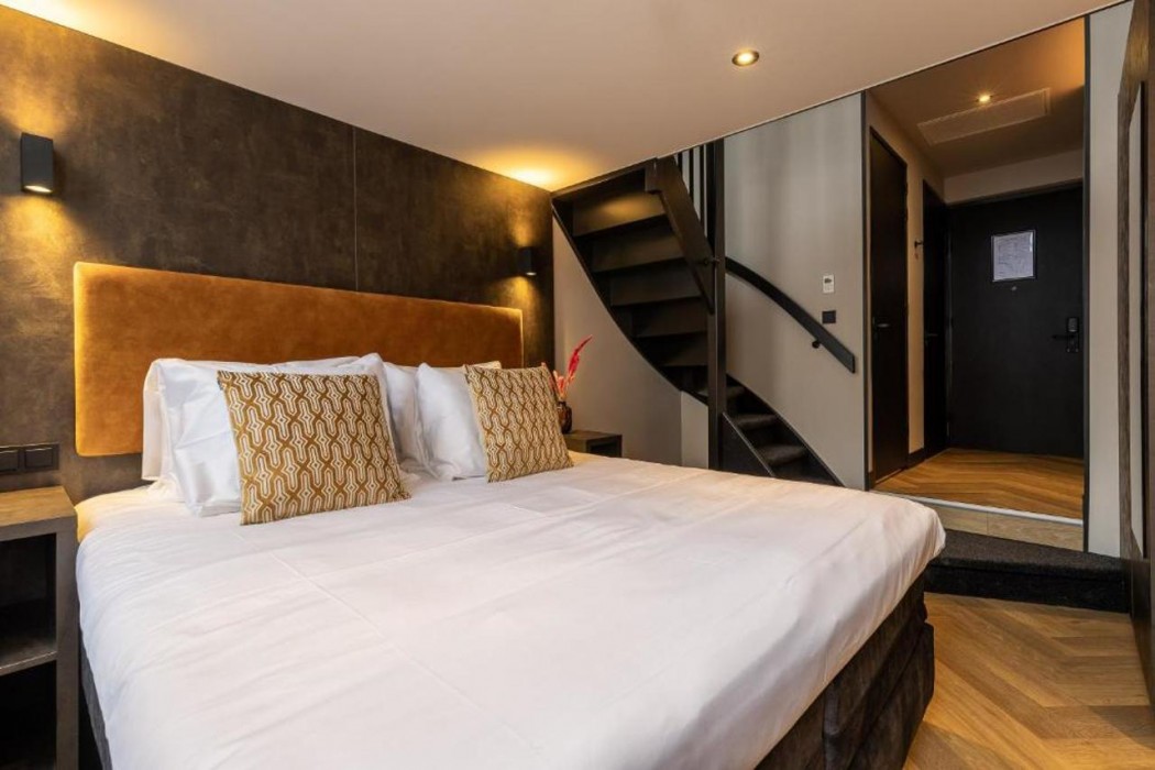 Monument Hotel 5/36