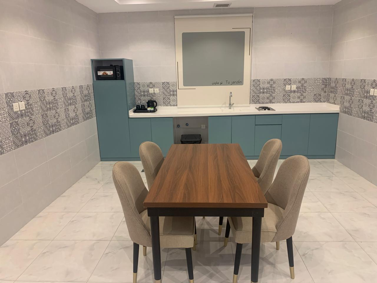 Holiday Plus Mishrifah Apartments