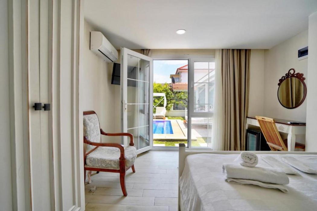 La Mira Suites 10/57