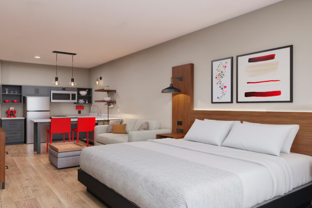 Hawthorn Extended Stay by Wyndham Kingman 8/27
