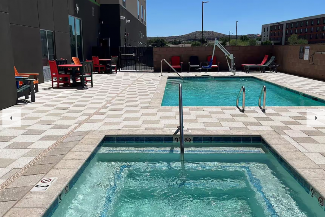 Hawthorn Extended Stay by Wyndham Kingman 12/27