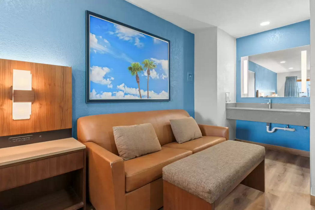 Econo Lodge Inn & Suites Sealy 21/52