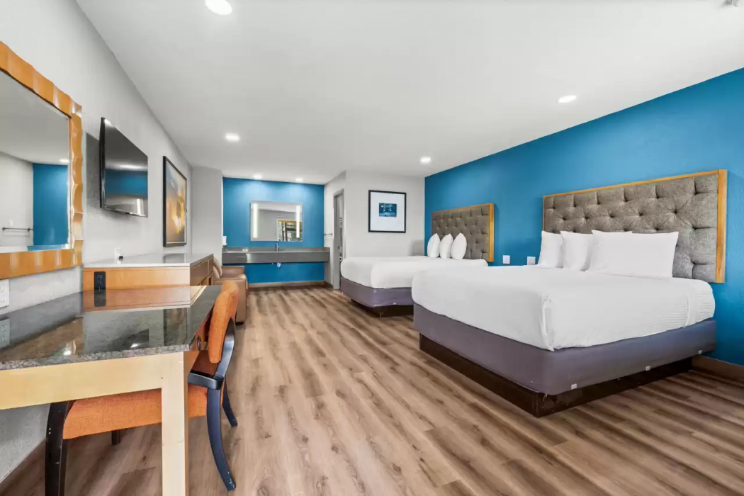 Econo Lodge Inn & Suites Sealy 17/52