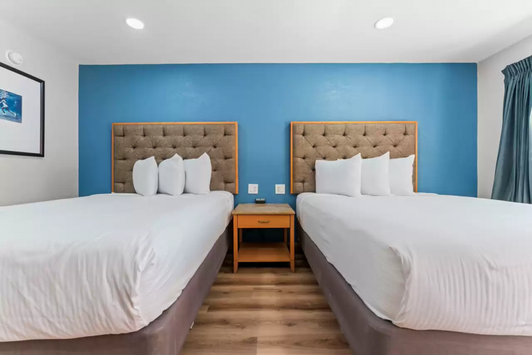 Econo Lodge Inn & Suites Sealy 20/52