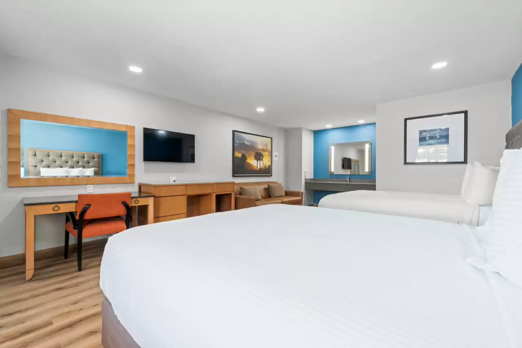 Econo Lodge Inn & Suites Sealy 18/52
