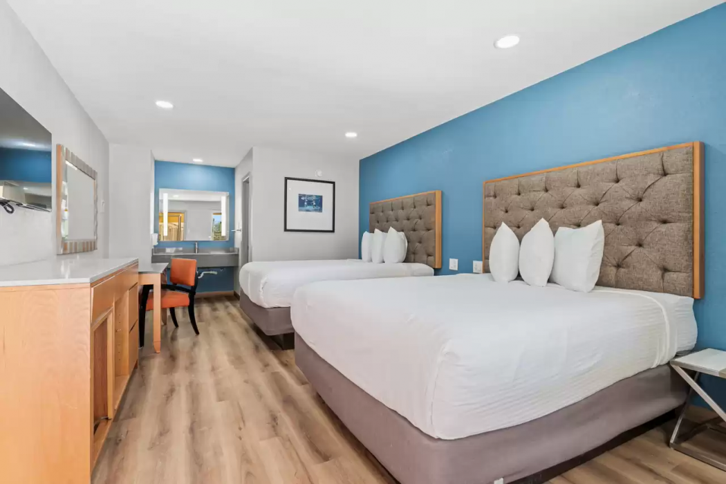 Econo Lodge Inn & Suites Sealy 23/52