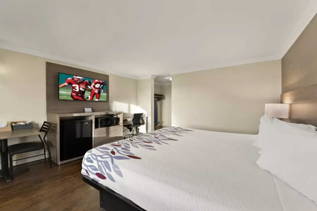 Red Roof Inn Los Angeles - Bellflower 13/27