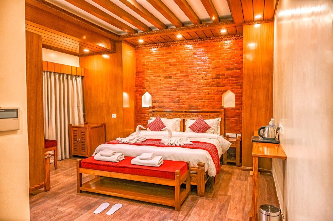 DELUXE DOUBLE ROOM
