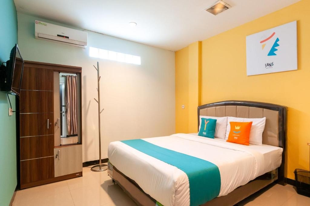 Sans Hotel Finest Medan 20/68