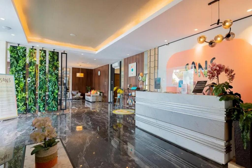 Sans Hotel Box Mansion Surabaya 9/65
