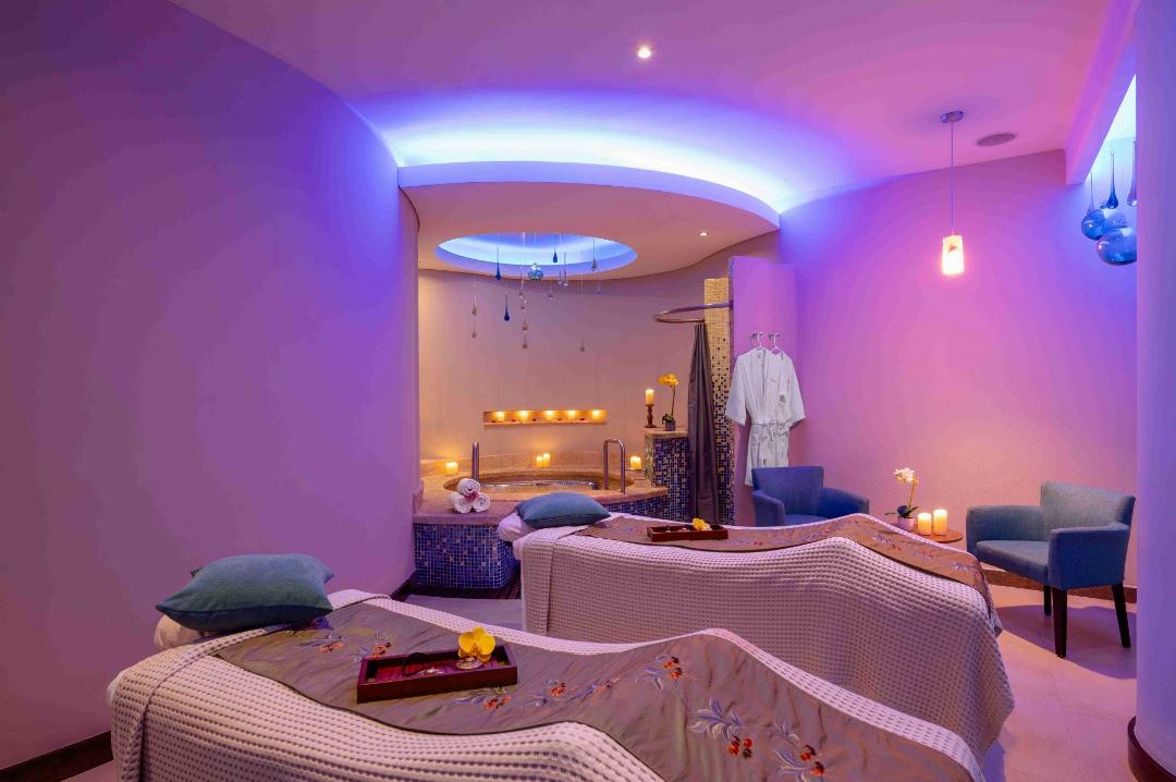 GR Solaris Lighthouse Los Cabos 48/73