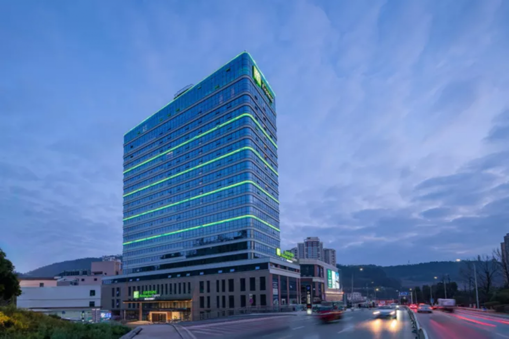 Holiday Inn Express Bazhong Center 1/27