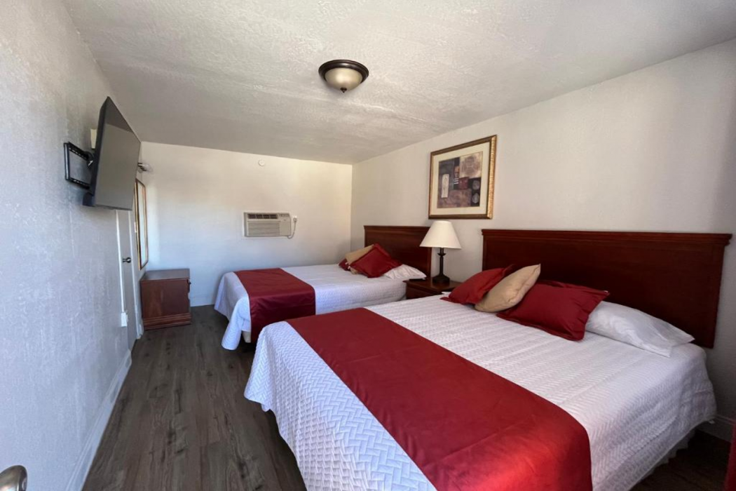 Arizona 9 Motor Hotel 8/28