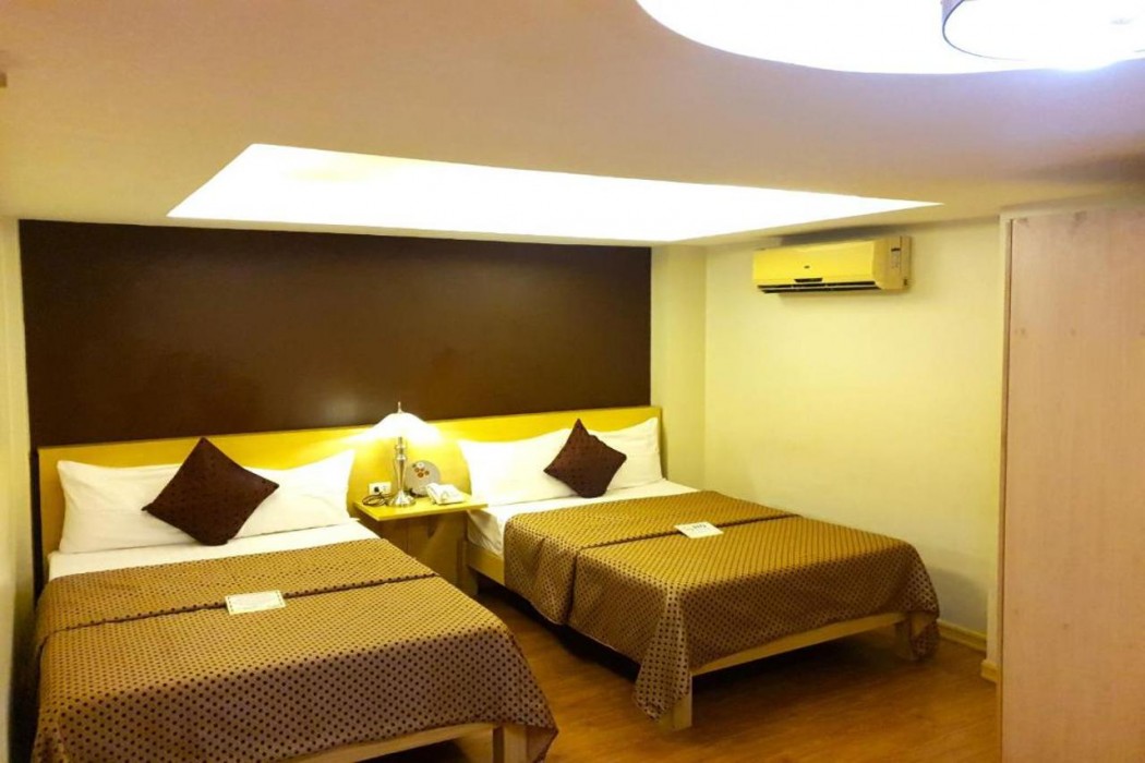 Festive Hotel Makati 18/60