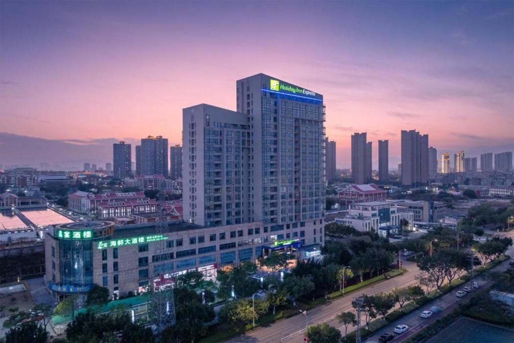 Holiday Inn Express Xiamen Jimei New Town 1/23