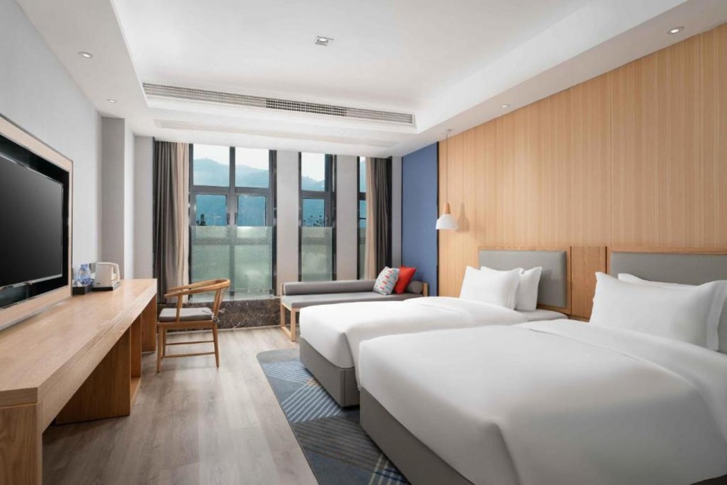 Holiday Inn Express Huangshi Cihu Lake 13/37
