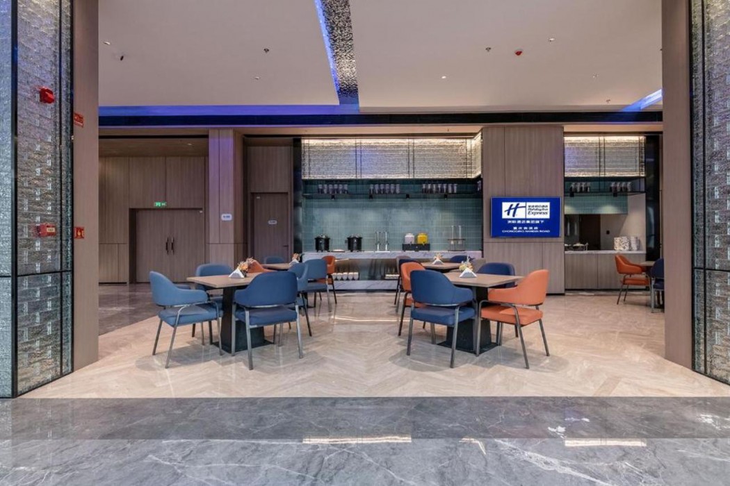 Holiday Inn Express Chongqing Nanbin Road 25/36