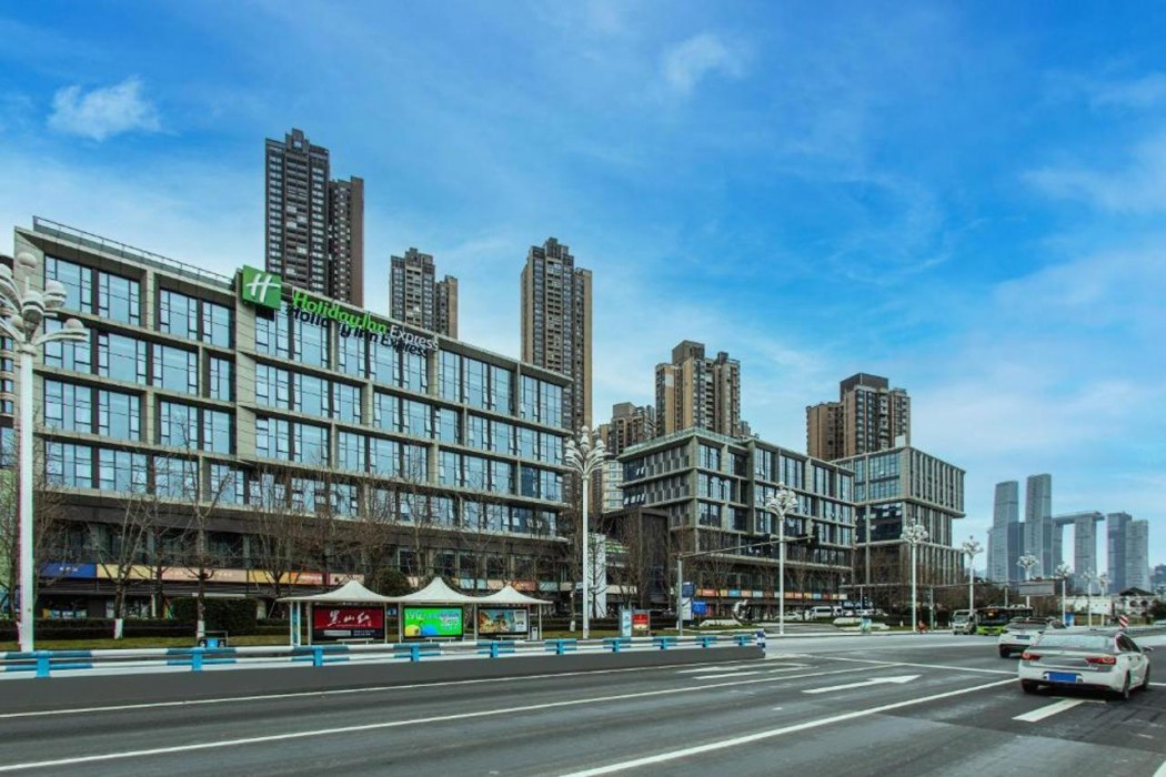 Holiday Inn Express Chongqing Nanbin Road 1/36