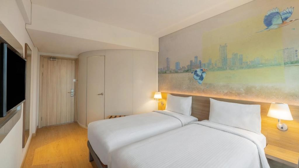 ibis Thane 12/49