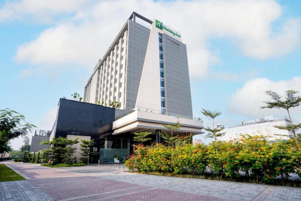 Holiday Inn Lucknow Airport 1/54