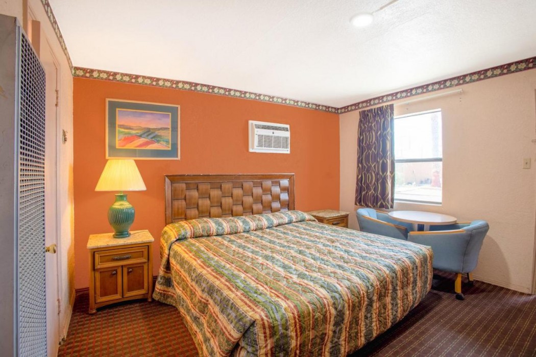 Sands Motel By OYO El Paso near Airport 13/31