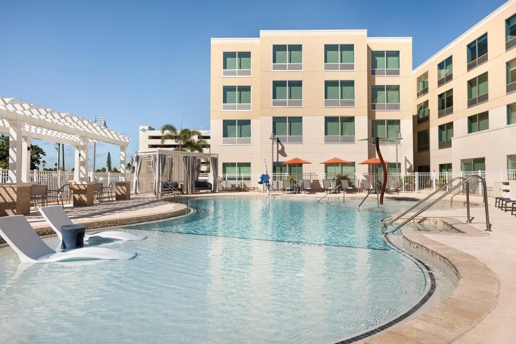 Holiday Inn Express Cape Canaveral 29/60