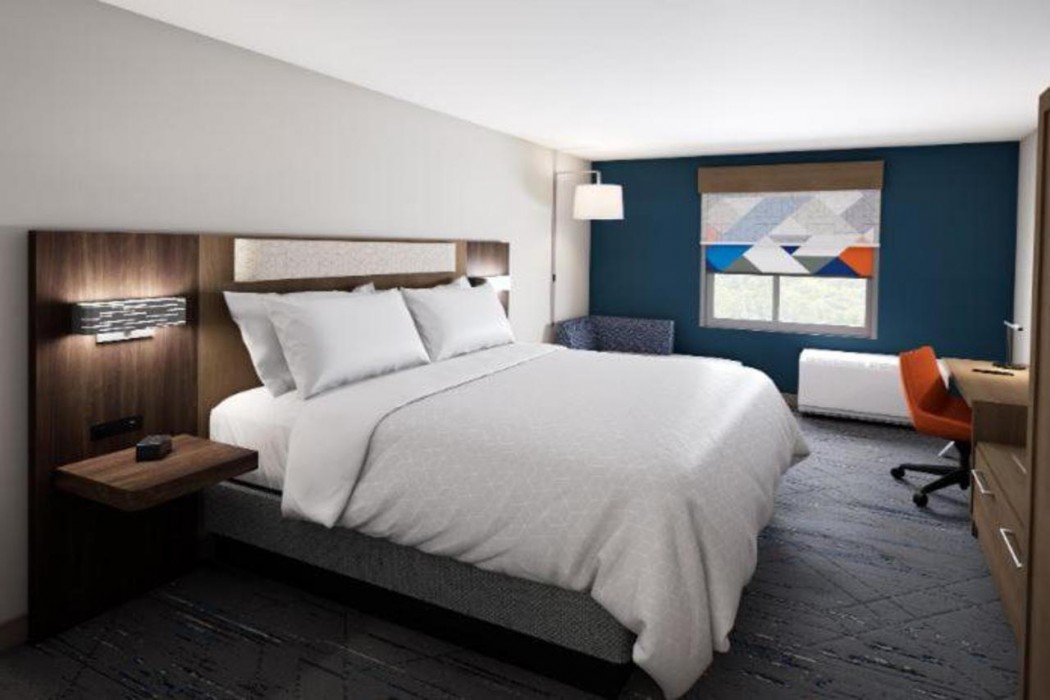 Holiday Inn Express & Suites Hawaiian Gardens 13/38