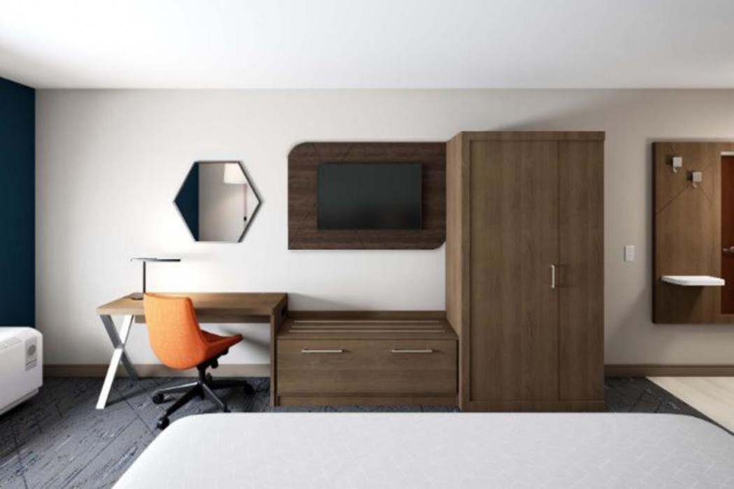 Holiday Inn Express & Suites Hawaiian Gardens 12/38