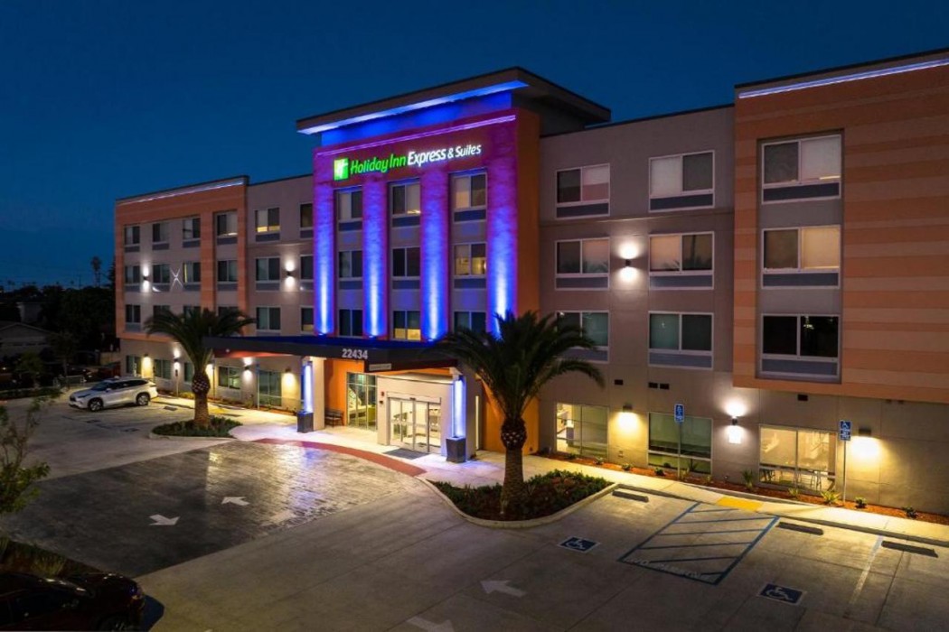 Holiday Inn Express & Suites Hawaiian Gardens 1/38